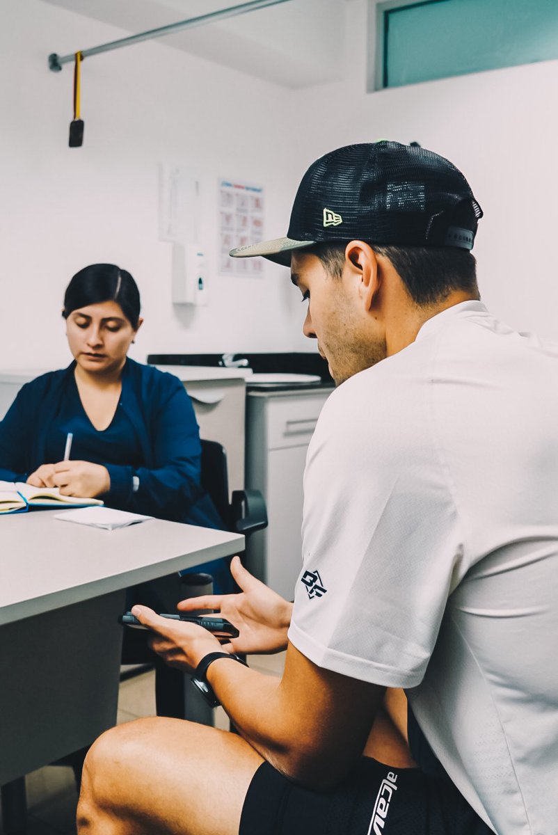 DeporteEc's tweet photo. Recibimos al ciclista olímpico @alfredocampov en nuestras instalaciones, donde se reunió con el Ministro @JDJimenezV y se realizó chequeos médicos en nuestro centro especializado.

Alfredo forma parte de nuestro Plan de #AltoRendimiento Los Ángeles 2028.

#ElNuevoEcuador🇪🇨 https://t.co/l5gWhOdiwd