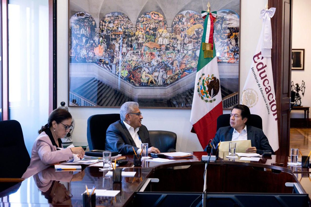 El Srio. Gral. del #SNTE, representante legal y legítimo del magisterio, Mtro. Alfonso Cepeda Salas, se reunió con <a href="/mario_delgado/">Mario Delgado</a>, titular de <a href="/SEP_mx/">SEP México</a>, para dar seguimiento a las demandas de los trabajadores de la educación, principalmente de #CDMX. “Fue un buen encuentro”, afirmó