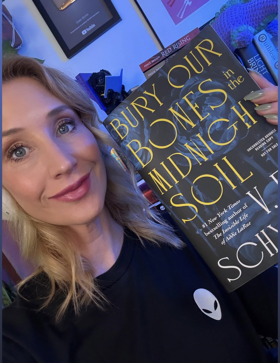 maudegarrett's tweet image. Going live for @maudesbookclub! 
We’re talking about @veschwab’s latest: Bury Our Bones in the Midnight Soil 

Twitch.tv/maudegarrett
