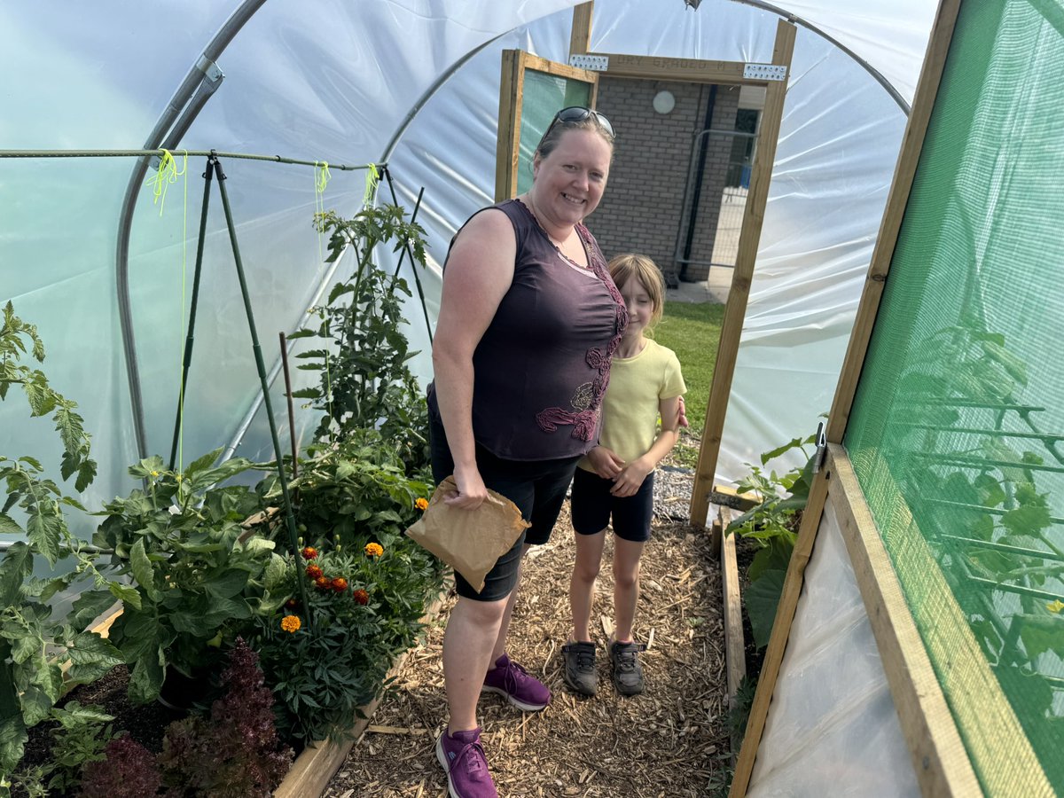 MrsTHowells tweet media