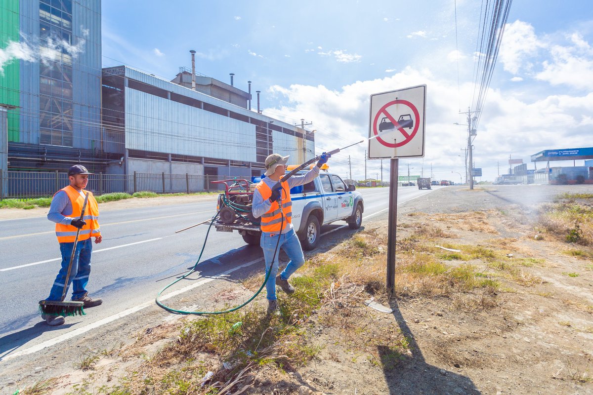 En esta jornada se intervino con distintas actividades que garantizan seguridad en la vía Portoviejo – Montecristi:

🚛 Limpieza de la capa de rodadura
🚿 Lavado de señalética vertical
🦺 Limpieza y retiro de residuos con maquinaria
🌧️ Limpieza de alcantarillas

<a href="/Leoorlandoa/">Leonardo Orlando A.</a>