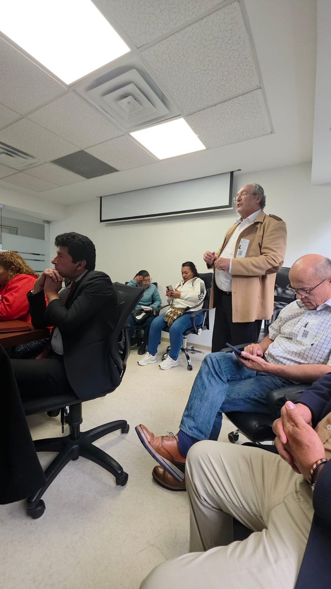 FedeBogotaJAC's tweet photo. 📍 Hoy se realizó el Encuentro de las Asojuntas de Bogotá D.C. y @MinAmbienteCo
🗣️ Un espacio de análisis y propuestas sobre el ordenamiento ambiental en la Sabana de Bogotá 🌱
#Asojuntas #Bogotá #OrdenamientoTerritoria https://t.co/IZ2YD8yZwr