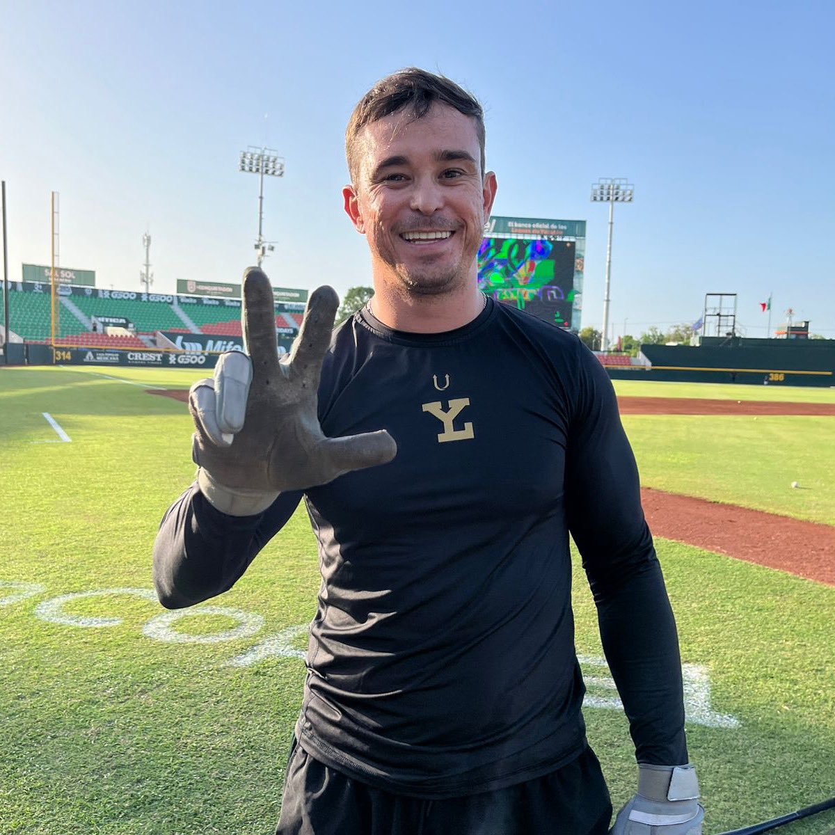 ¡BIENVENIDO A LA MANADA, “FIGUI”!🦁🤝🏼

¡Con más de 1,000 imparables conectados en Liga Mexicana, un título de Novato del Año y un campeonato en robos de base; la velocidad, el contacto y la defensiva de Carlos Figueroa se unen a la manada!🏃🏻‍♂️💥