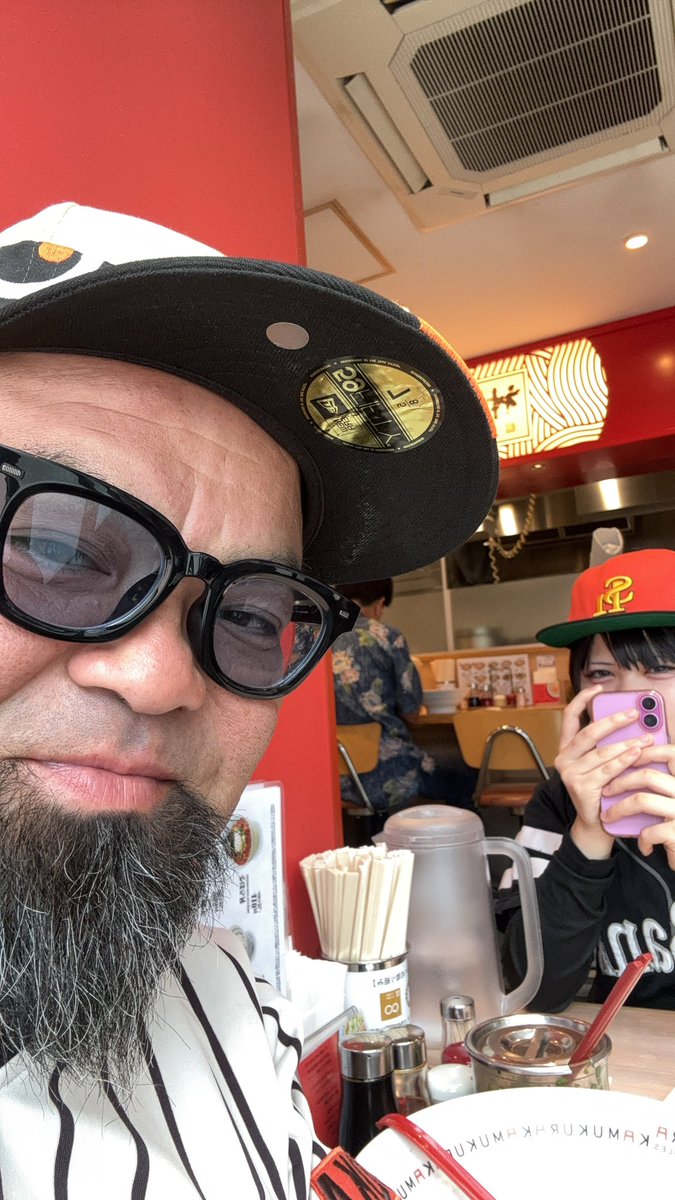 色々あんだろうけどさ、何をそんなに賢ぶる必要があんだよ。同じ阿呆なら踊らにゃ損損やぜ？明日は中野MOONSTEPで話聞いちゃるけん遊びにこいや。対バンもカッコいいぞ！