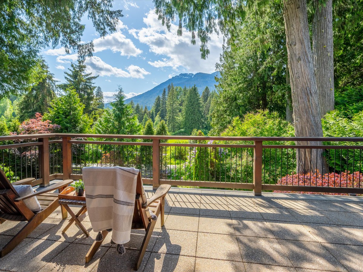 DaveBurch's tweet photo. SOLD | 6557 Balsam Way

✅ Sold in 23 days
 ✅ 95.35% of list price
 ✅ Tailored marketing + strategic positioning

A stunning home overlooking the Whistler Golf Course with views of Sproatt Mountain—just a short stroll from Whistler Village.

Thinking of selling? Let’s talk. https://t.co/SvbhNHO5UW