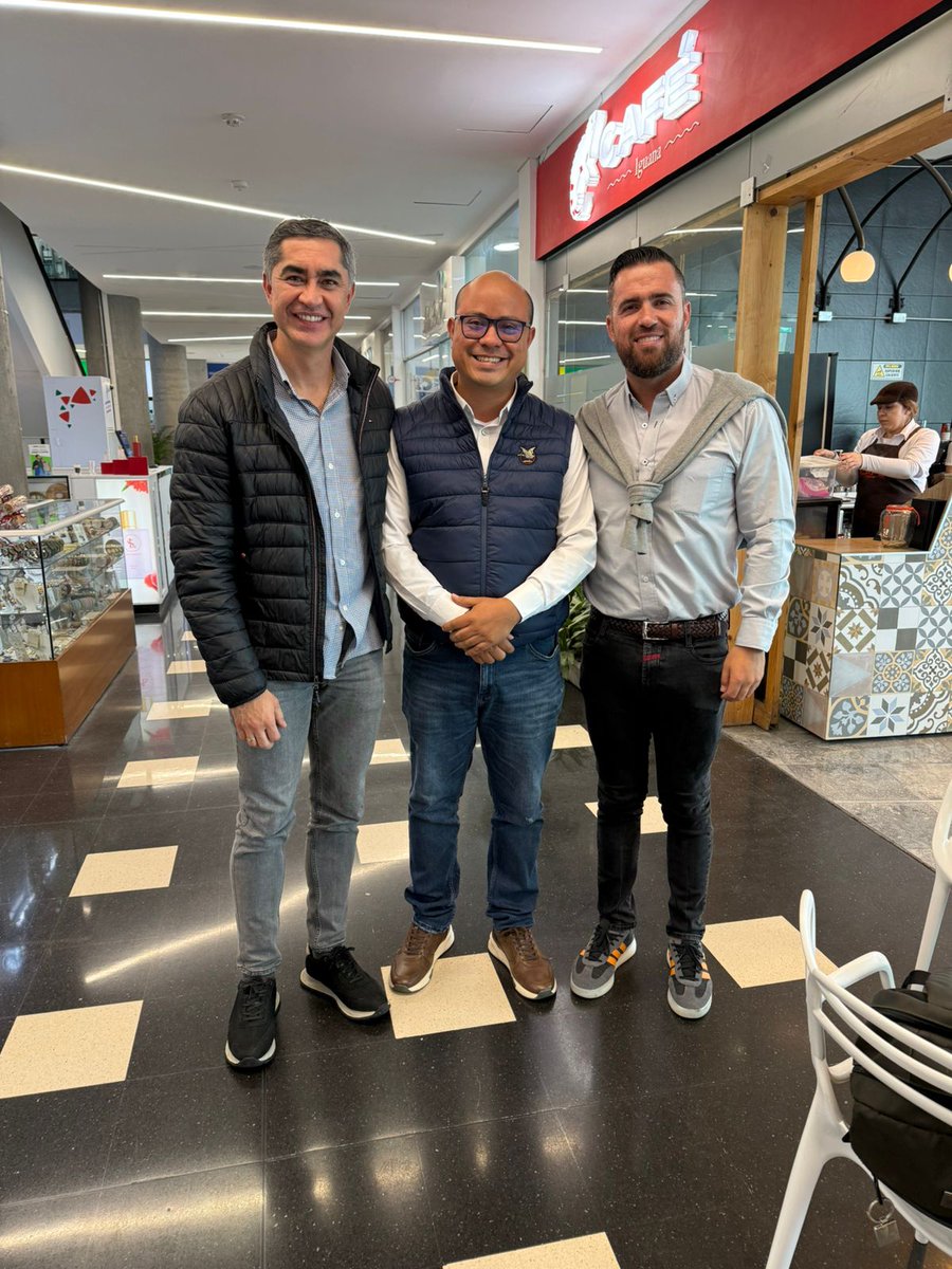 andersongp27's tweet photo. El equipo de la gente. @WilderEscobarO
@CorreaManucobe
#LaDorada #Caldas https://t.co/7IsLkO7Bgw