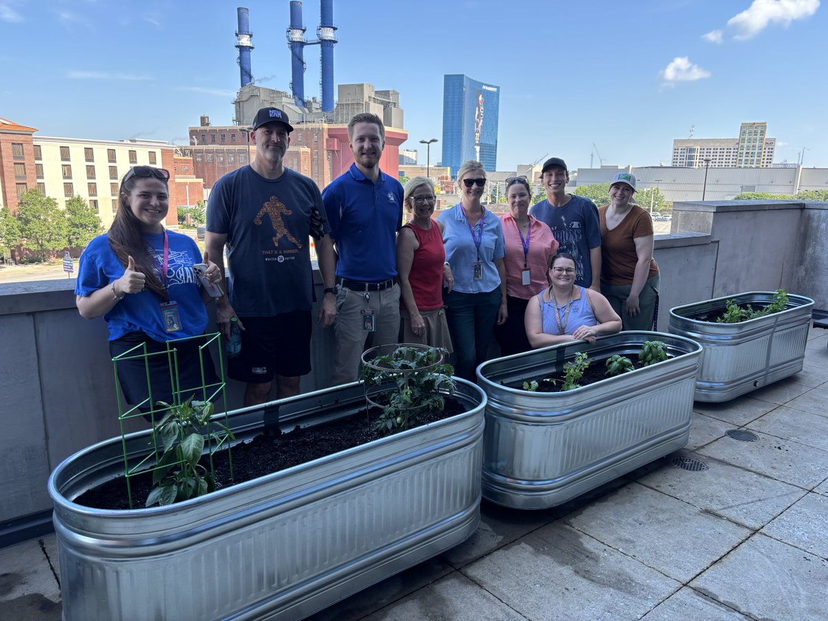 LucasOilStadium's tweet image. 🌱 Green thumbs at work! 🌿
We’re proud to announce the planting of our culinary garden! This lush new space allows our catering partner, @sodexolive, to source organic herbs and produce just a few steps from the kitchen.

From seed to plate, our team is growing something great -…
