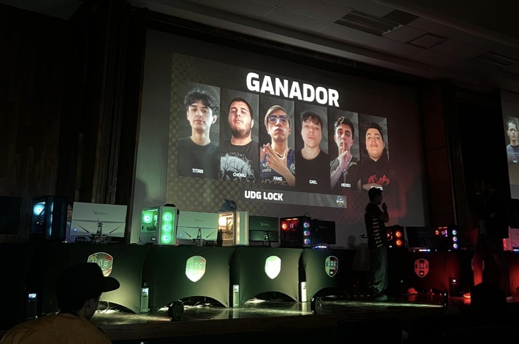 Chomusuke67's tweet image. Segundo año consecutivo ganando con @Tiansito5 y @SirDeyvid1, esta vez nos acompañaban nuevas caras como @Hexed_MX pero el resultado es el mismo ggs