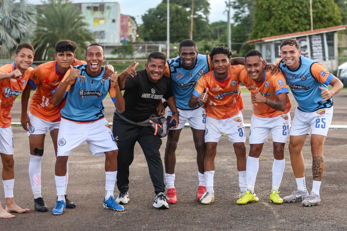 Cada partido lo vivimos en familia 🖤💙