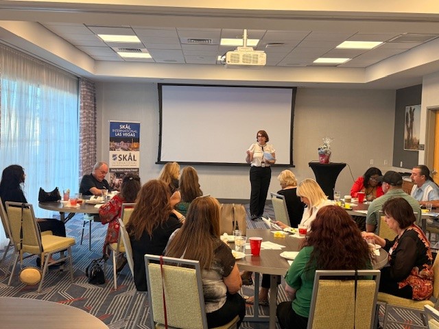 LVMPDSCAC's tweet image. Our Crime Prevention Specialist engaged with members of the hospitality industry, providing safety tips and information. Thank you, Skal, for hosting this event.