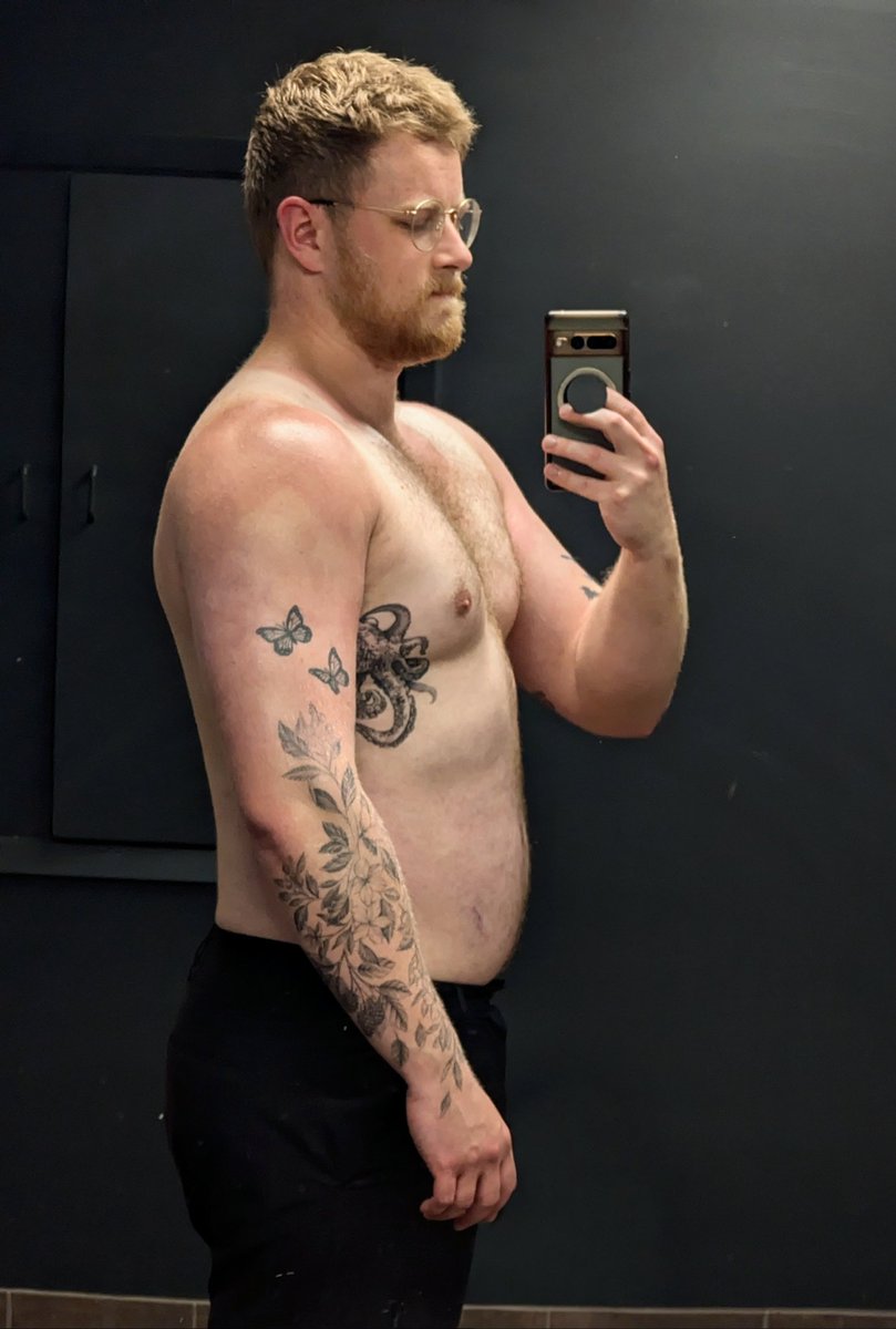 CryoCub95's tweet photo. A good growing cub knows how to pump his muscles and fill his belly 💪🏼🫃🏼 https://t.co/9GhxZfLskn
