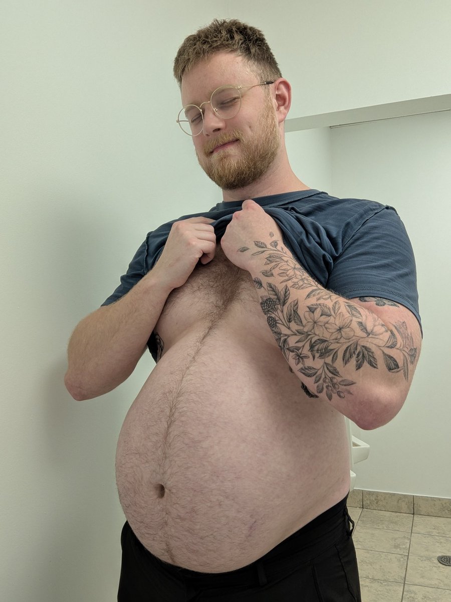 CryoCub95's tweet photo. A good growing cub knows how to pump his muscles and fill his belly 💪🏼🫃🏼 https://t.co/9GhxZfLskn