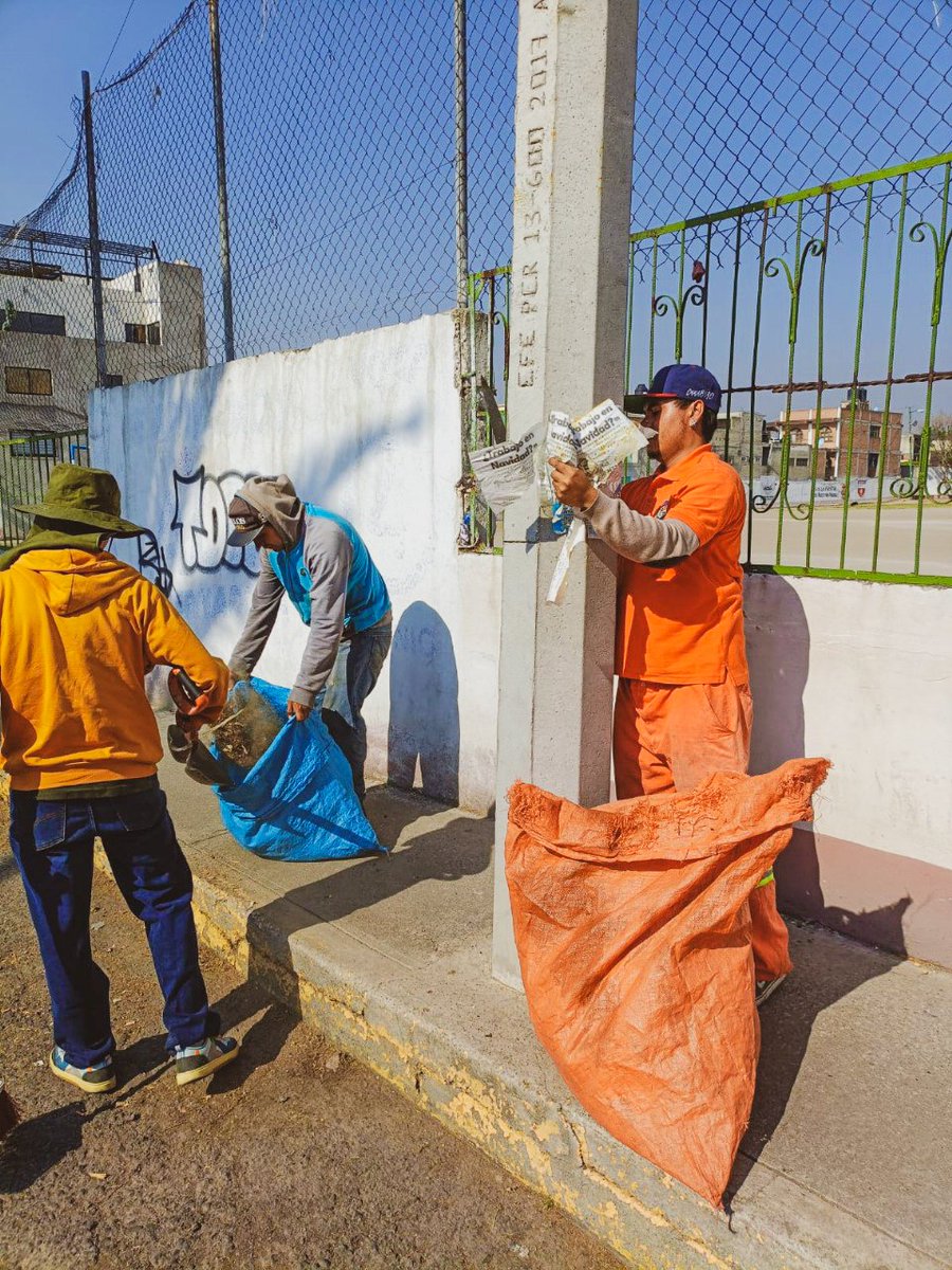 Nuestro equipo de Servicios Públicos realizó barrido en BLVD. 5 de mayo Col. San Mateo Tecoloapan🧹🌟

Recuerda que puedes solicitar estos servicios en la app Atizapán te escucha.💻 #SigamosCreciendo