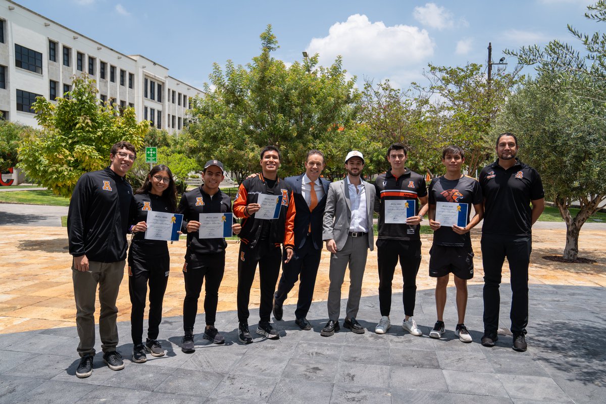 anahuacqro's tweet image. #OrgulloAnáhuac Fundación Antari entregó apoyos a los atletas de la @anahuacqro que representarán a #México 🇲🇽 en los Juegos Mundiales Universitarios en Alemania 🇩🇪 este julio.
¡Talento, disciplina y orgullo mexicano rumbo al escenario internacional! 💪🎉 @FISU