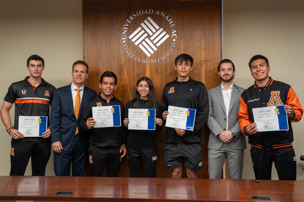 anahuacqro's tweet image. #OrgulloAnáhuac Fundación Antari entregó apoyos a los atletas de la @anahuacqro que representarán a #México 🇲🇽 en los Juegos Mundiales Universitarios en Alemania 🇩🇪 este julio.
¡Talento, disciplina y orgullo mexicano rumbo al escenario internacional! 💪🎉 @FISU