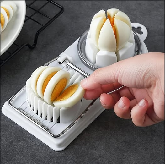 home_tech_ess's tweet image. 📷 Perfect slices every time! Air egg cutters make prepping salads, sandwiches, and snacks quick and easy. No mess, no hassle—just smooth, even cuts in seconds! 📷📷
#EggCutter #KitchenGadget #EasyPrep #FoodieTools #quickandsimple
hometechessentials.net/.../2-in-1-sta…