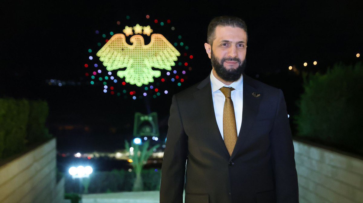 الرئيس السوري اثناء الاعلان عن هوية سوريا الجديدة…