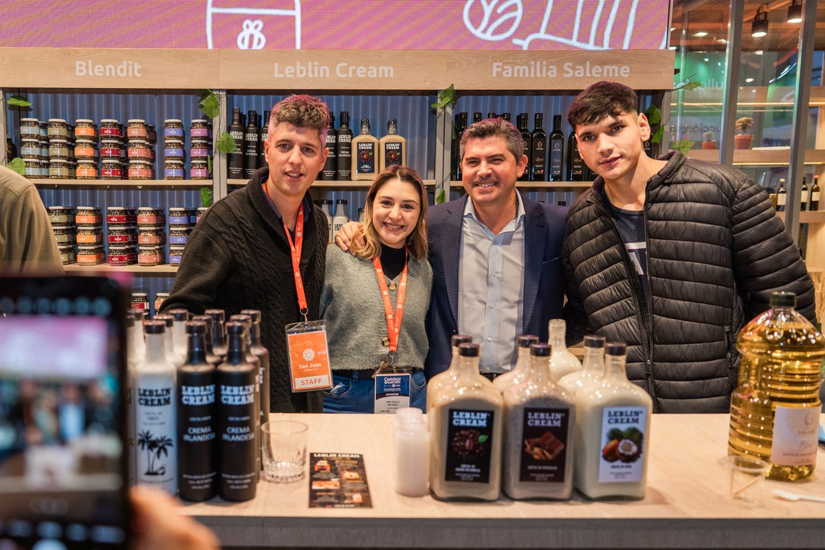 DrMarceloOrrego's tweet image. ¡San Juan tiene todo para enamorar los sentidos!
Llevamos a la Feria @caminosysabores lo mejor de la gastronomía local: productos que nacen del trabajo de nuestra gente, que cuentan historias de familia, tradición y amor por lo que hacemos.
Aceite de oliva, pistachos, pasas,…