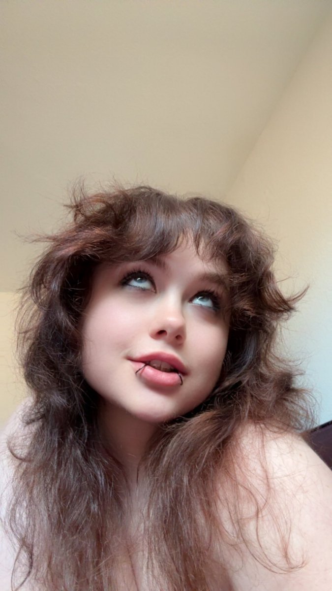 Dollinchains's tweet photo. ur honor… i’m just a silly lil problem with tits 💖🔪
#problemslut #sillysexy #lipringcheck #chaoticcutie #altgoth #babewithissues #egrlstyle #altthirsttrap https://t.co/gYGXkBIDG3