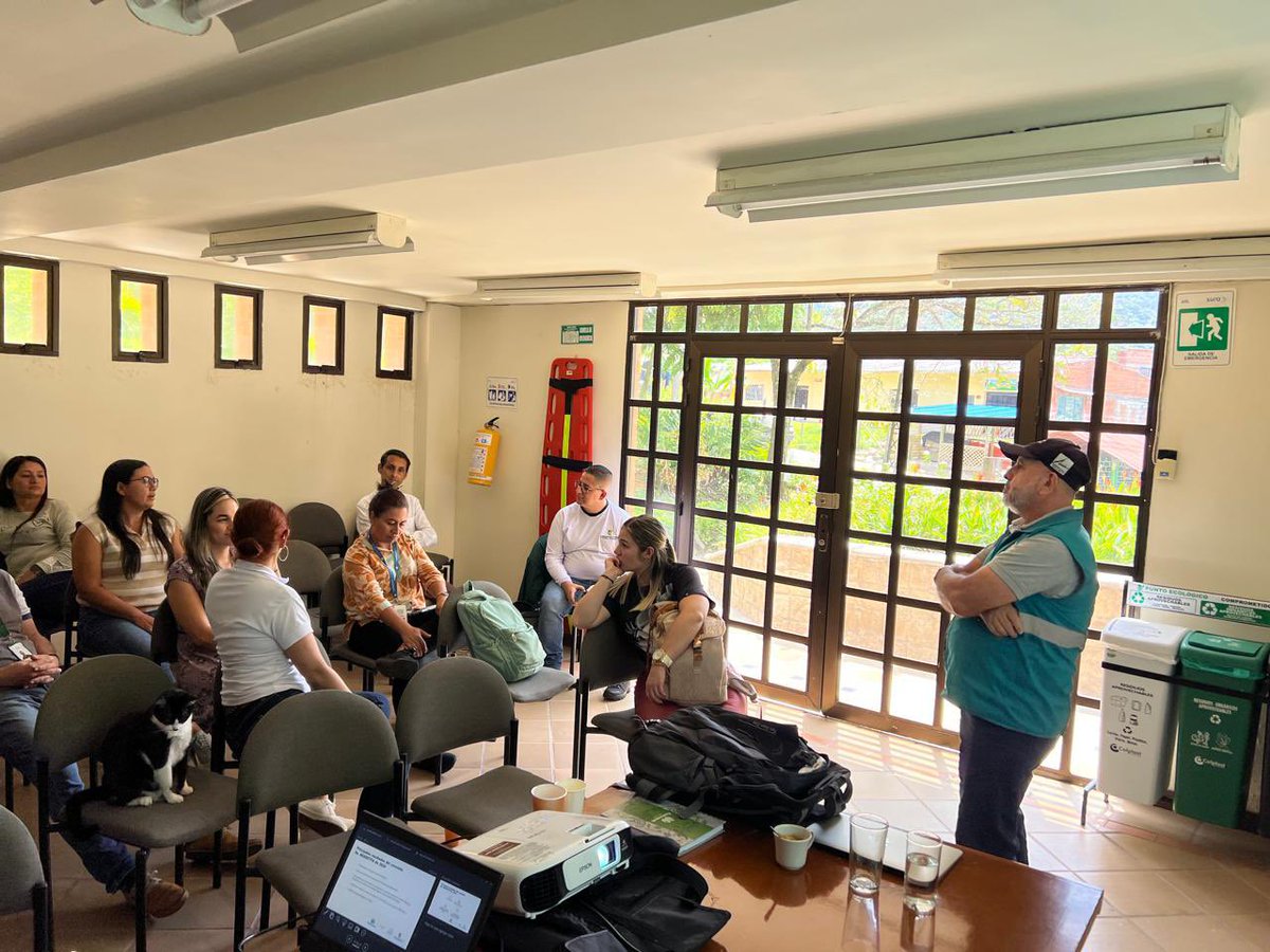MasbosquesCol's tweet photo. Acompañamos la socialización del inicio del esquema de Pago por Servicios Ambientales (PSA) en la jurisdicción de @cornare , una iniciativa posible gracias a la alianza con la @GobAntioquia. 

Este espacio tuvo como propósito informar a los municipios participantes sobre los alcances del convenio y los compromisos de esta estrategia que promueve la conservación de nuestras áreas estratégicas.

Agradecemos la participación activa de los municipios de Puerto Triunfo, San Francisco, San Luis y Cocorná, que se suman con decisión a esta apuesta por el cuidado del medio ambiente.