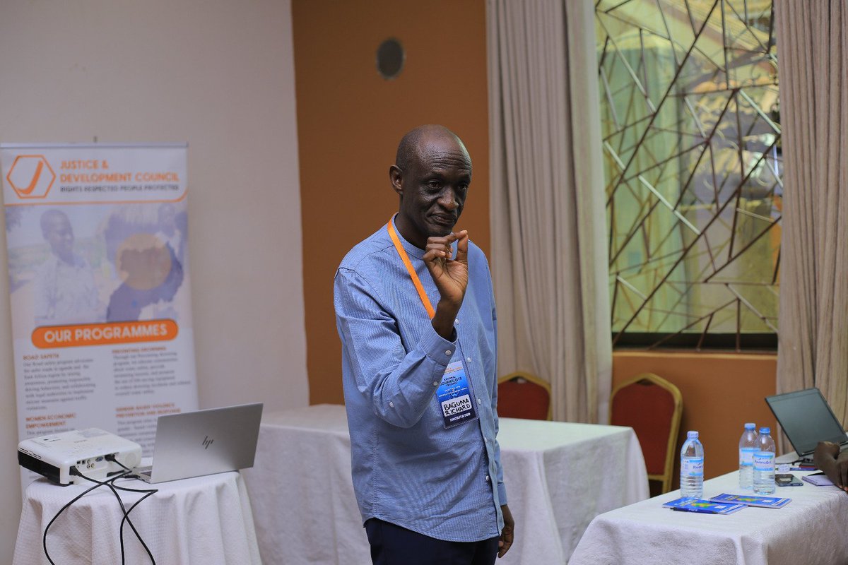 AsaLugada's tweet image. Be aware of the context you’re covering. Mr. Baguma urged journalists to limit bias &amp;amp; always approach drowning stories with clarity and preparedness. Remember, you represent a media house. Stay professional &amp;amp; uphold journalistic integrity. #DrowningPrevention with @JDCWaterSafety