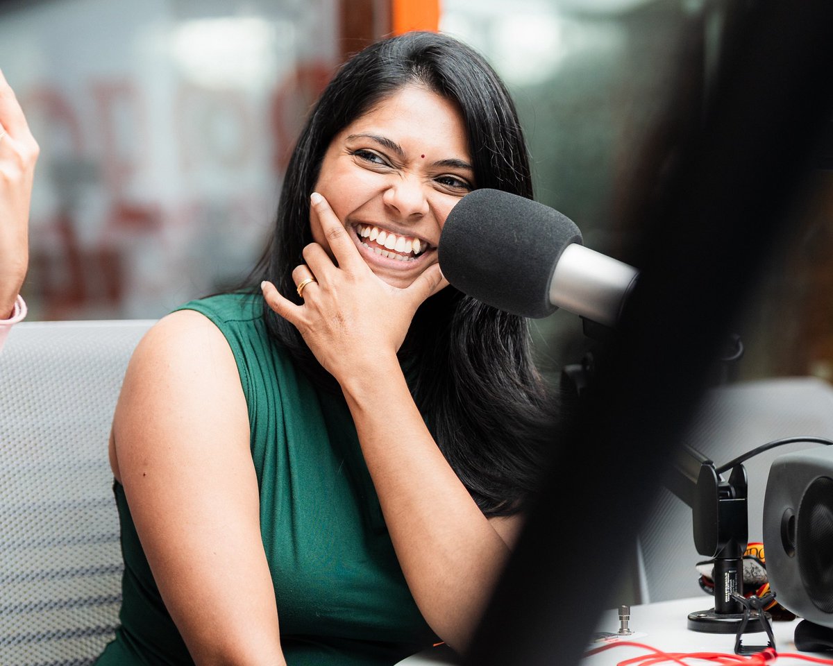 malikstreams's tweet photo. The exclusive interview with Harris Jayaraj on RAAGA &amp; Astro, hosted by duo Ahila &amp; Suresh, gave fans a rare peek into the magic behind the music — from sound design to soul-touching melodies. 🎧💬

Brought to you by @msgold.my⚜

Photos by: @dhivager

#HeartsofHarris https://t.co/tdDSjkOpld