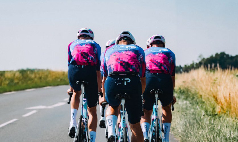 Trisports_Cycle's tweet photo. いよいよ週末にツール開幕です。FACTOR OSTRO VAM Water colour も準備万端です。このフレームセットは2つとして同じものは無い、と言うのが選手のフレームを見ると良くわかります。貴方の手元に届くフレームも世界に一つだけのWater colourです。

https://t.co/FxJRI1kR4F https://t.co/3Z9XZnNluk