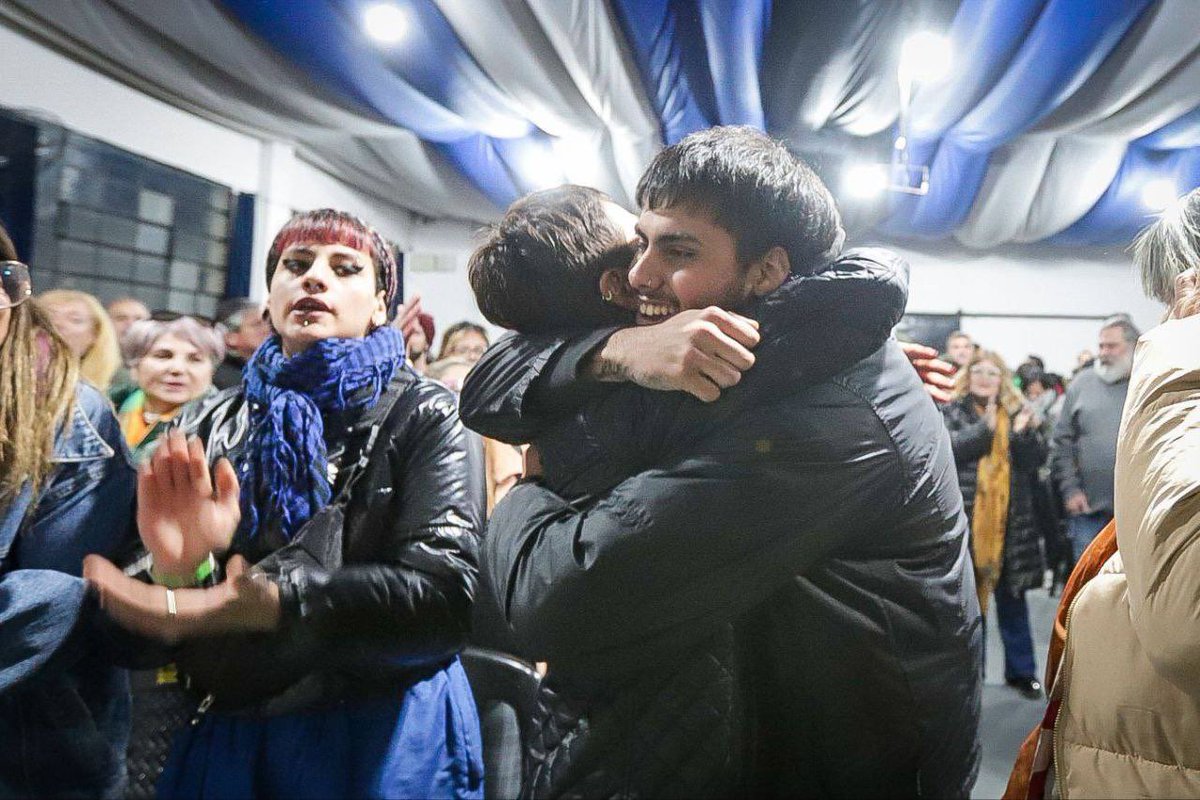 mayrasmendoza's tweet image. La militancia de #Quilmes se organiza en defensa de nuestra compañera @evamieri, de todos los presos políticos del régimen de @JMilei, que nos empobrece, y contra la justicia mafiosa y corrupta.

Si el presidente y su banda piensan que con sus ataques nos van a amedrentar, se…