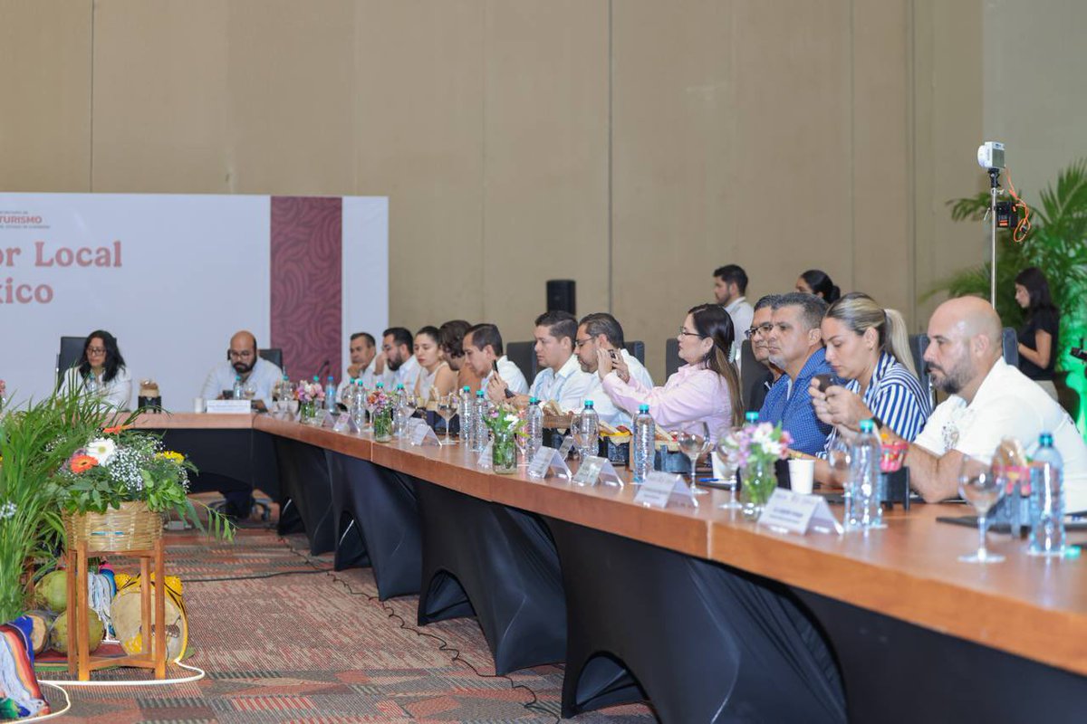 EvelynSalgadoP's tweet photo. Instalamos el Comité Organizador Local del Tianguis Turístico México 2026, que en su aniversario de oro regresa al lugar que lo vio nacer: #Acapulco, el destino histórico por excelencia del turismo en nuestro país. Un gran evento que se llevará a cabo del próximo 27 al 30 de abril. 🌅🌴 (1/2)