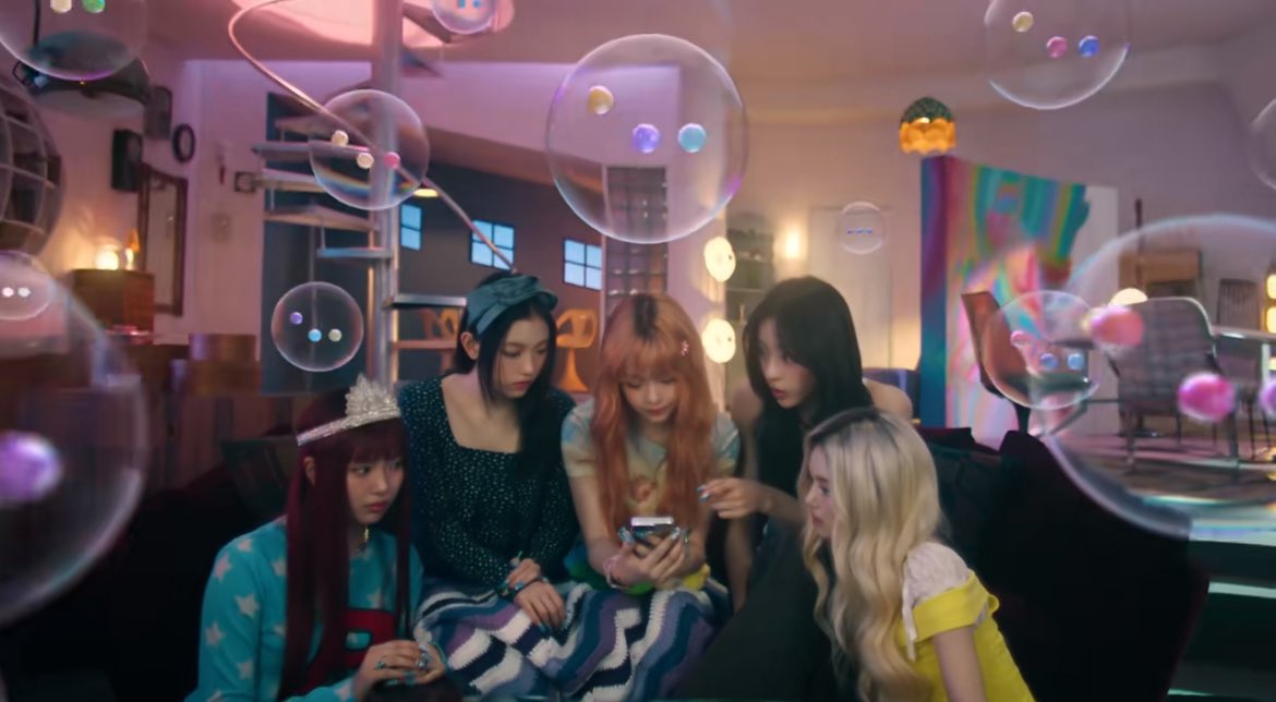 can’t believe newjeans lowkey previewed ios 26 liquid glass in the right now music video last year
