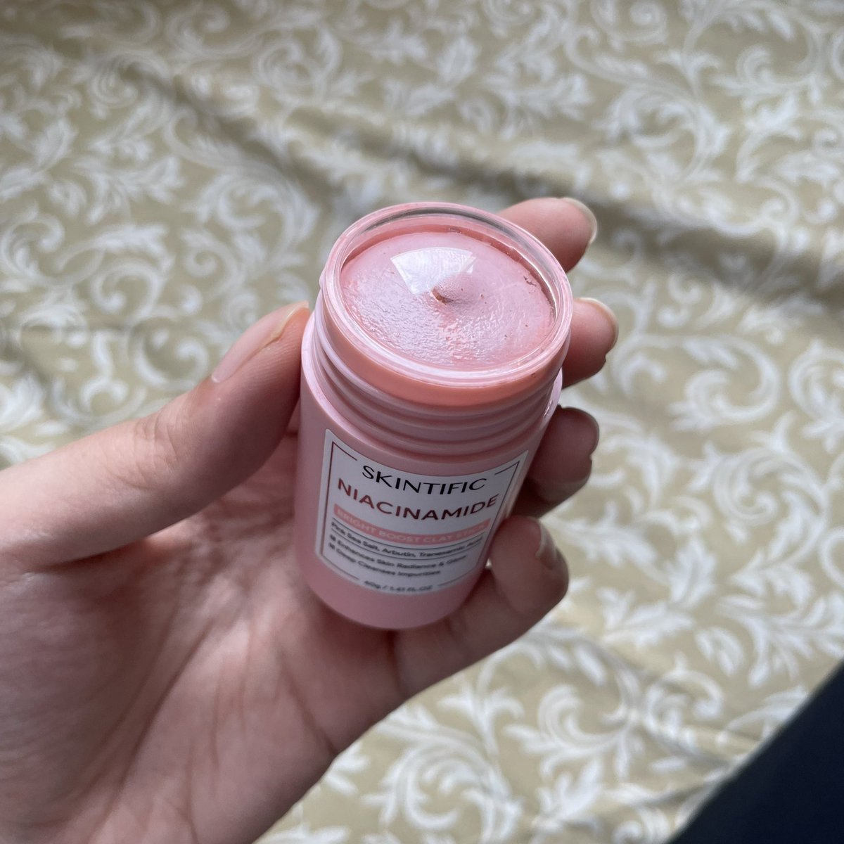 saturdaydrib's tweet photo. wts preloved

- skintific niacinamide clay stick mask isi 80% (40k)

dom jaksel https://t.co/E1JRR41zgw