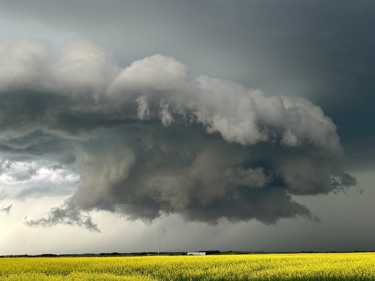 Tornado warning near Sinclair, Manitoba. 

#mbstorm