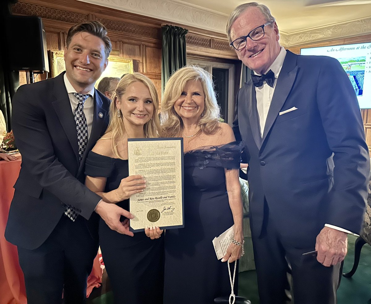 BlumencranzJake's tweet image. It was an unforgettable evening at the Rynwood Estate in Old Brookville for “A License to Quill” with the Friends and Trustees of @RaynhamHall at their annual benefit, honoring @kilmeade, the Roselle Family, and the revolutionary legacy of Raynham Hall Museum.
As someone who…