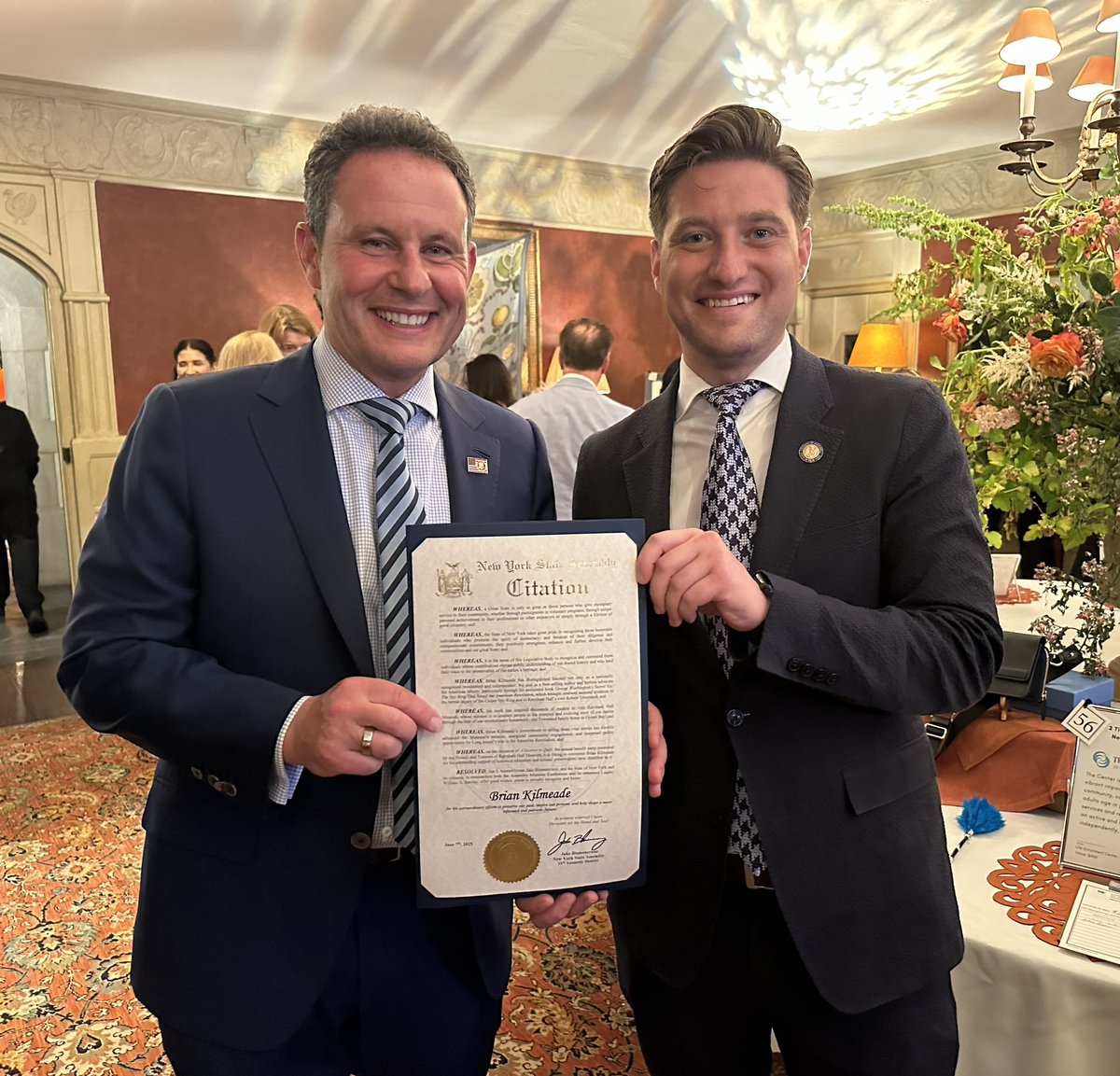 BlumencranzJake's tweet image. It was an unforgettable evening at the Rynwood Estate in Old Brookville for “A License to Quill” with the Friends and Trustees of @RaynhamHall at their annual benefit, honoring @kilmeade, the Roselle Family, and the revolutionary legacy of Raynham Hall Museum.
As someone who…