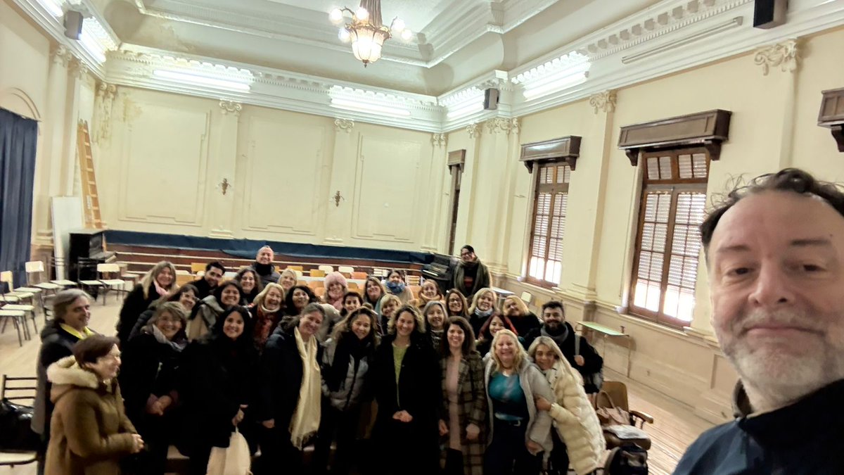 En el Instituto Avanza de B. Bca acompañé a la Jefe Distrital <a href="/JulietaConti9/">Julieta Conti</a> en la reunión Plenaria de trabajo con los Supervisores del Distrito. Diseñar las mejores intervenciones pedagógicas en clave post inundación permitirá fortalecer la agenda de trabajo de las Instituciones