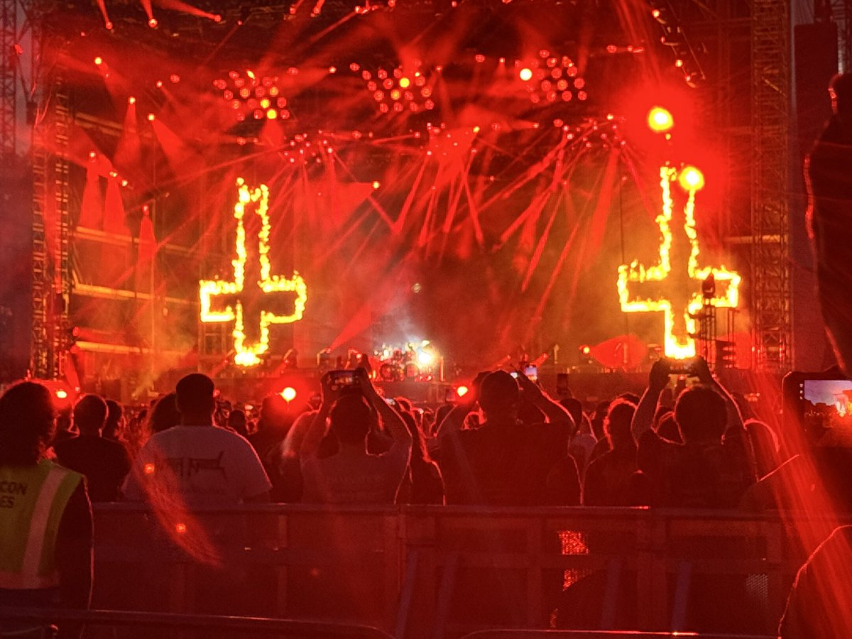 Just got back from #slayer in #cardiff

250 mile round trip, totally worth it. A band that is all but retired had no right being that good.