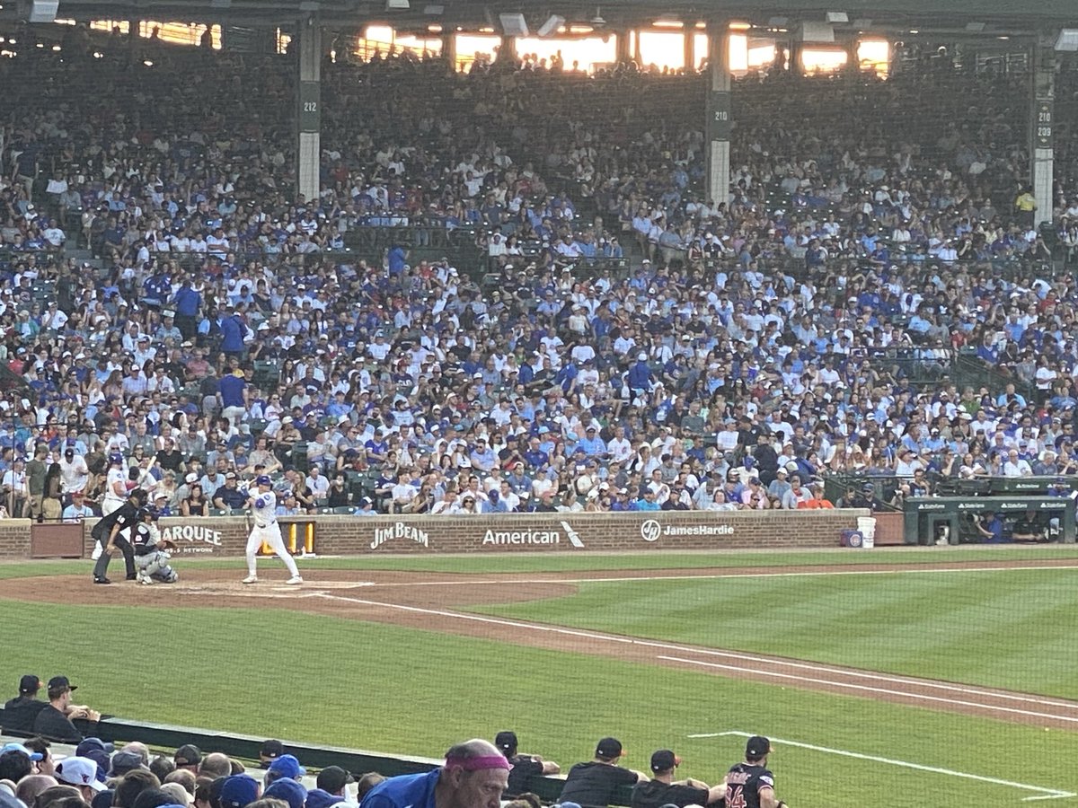 Great night to watch a Cubs game