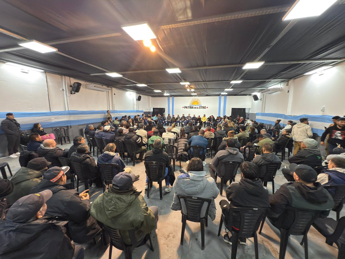 patriaeselotrok's tweet image. 🔆🇦🇷 La esperanza se construye en forma colectiva y con organizacion.
Compañeros y compañeras de los ámbitos de Organización, Salud y Comunicación de La Patria es el Otro se reunieron en nuestra sede provincial. Seguimos consolidando tareas de cara a las próximas actividades de…