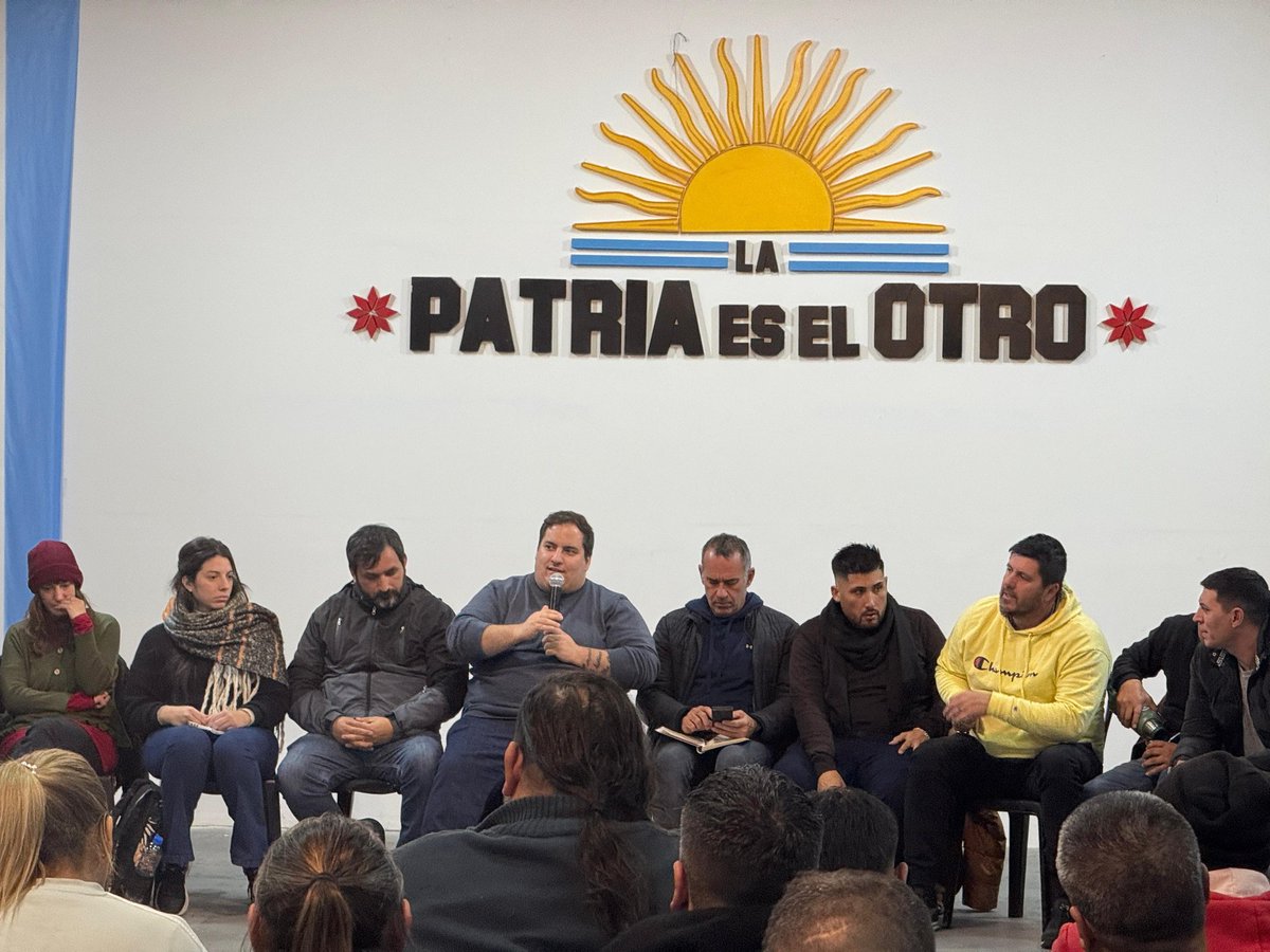 patriaeselotrok's tweet image. 🔆🇦🇷 La esperanza se construye en forma colectiva y con organizacion.
Compañeros y compañeras de los ámbitos de Organización, Salud y Comunicación de La Patria es el Otro se reunieron en nuestra sede provincial. Seguimos consolidando tareas de cara a las próximas actividades de…