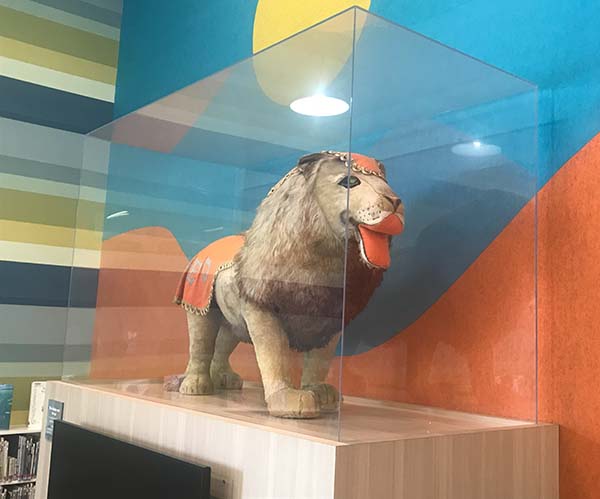 tewattsucsb's tweet photo. Some of my earliest memories were of this guy, "Leo the Lion." I remember that I got in trouble one time when I was very young for trying to "ride" him! He used to be  situated where kids could touch him, but since he's now older than I am he was put behind a protective casing. https://t.co/3tZRDki15a