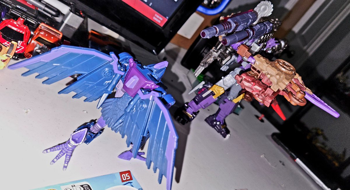 Korrupted_Judge's tweet image. #Tarn demands that #Filch join him!

#Transformers #Legacy #Starraiders #TF #Hasbro #InfernacUniverse #TransformersComics #Bouldercrash #Geocron