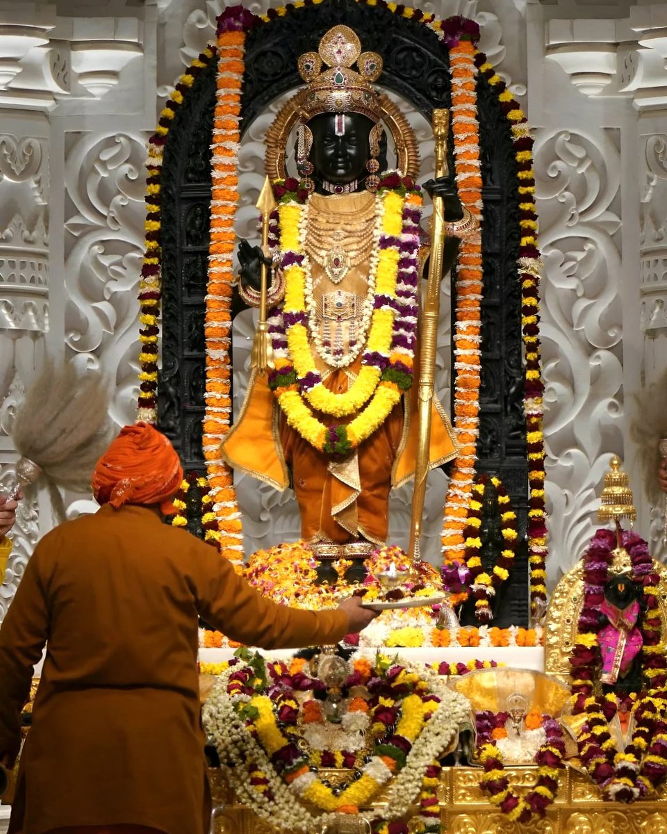 कठिन समय में जब मन से धीरे से आवाज आती सब अच्छा होगा, वही आवाज परमपिता परमेश्वर की होती है।

                       🔸जय श्री राम🔸