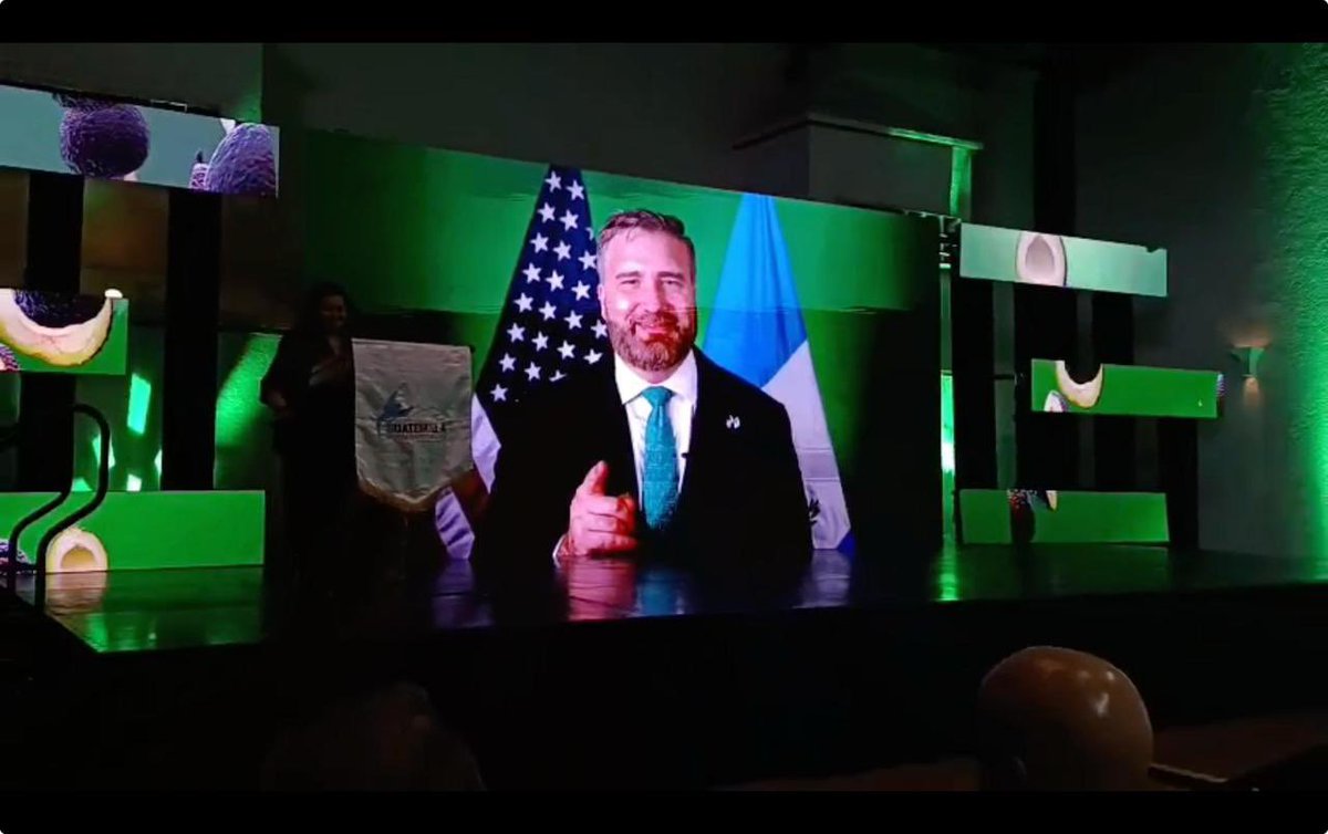 🇺🇸🥑🇬🇹 "Esta es una oportunidad concreta para que los guatemaltecos se queden e inviertan en sus comunidades.” #EmbBradley, en la inauguración del V Congreso Nacional de Aguacate de <a href="/AGEXPORTGT/">AGEXPORT</a>. El embajador añadió que EE.UU. está preparando para abrir su mercado al aguacate Hass