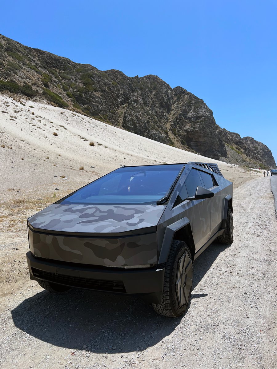 CyberBagChaser's tweet image. Pre–4th of July seaside hang in SoCal. #cybertruck #socal #4thofJuly #beachday
