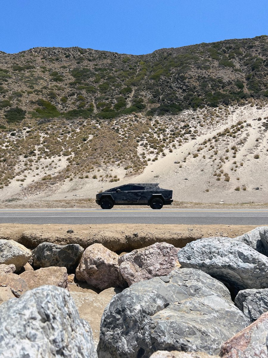 CyberBagChaser's tweet image. Pre–4th of July seaside hang in SoCal. #cybertruck #socal #4thofJuly #beachday