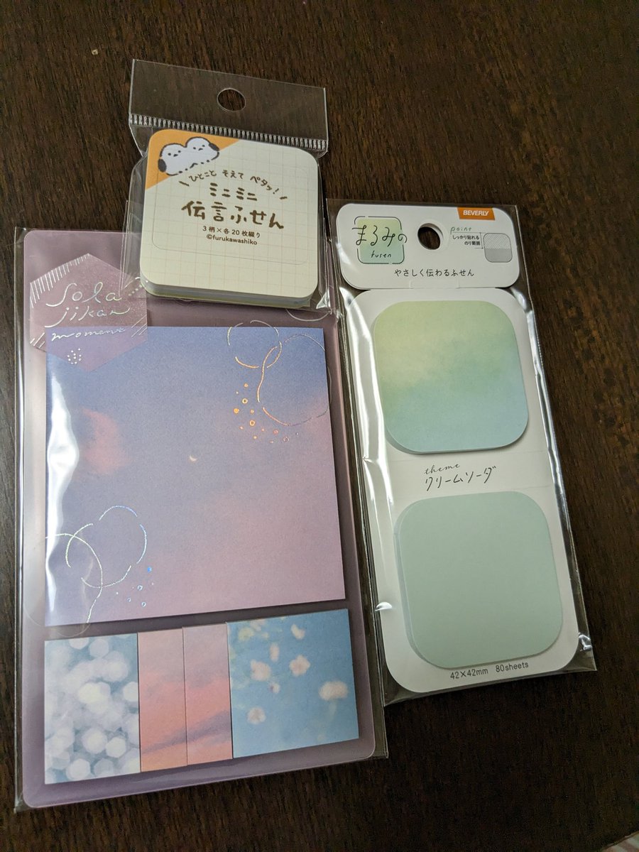 Chee3e21's tweet photo. 職場の備品に付箋があったのに、なぜか廃止されてしまった🙈文房具やさんで買うとまあまあなお値段だけど、かわいいの沢山あったので欲張って買った🤭使うの楽しみ🤸 https://t.co/DXJapO6066
