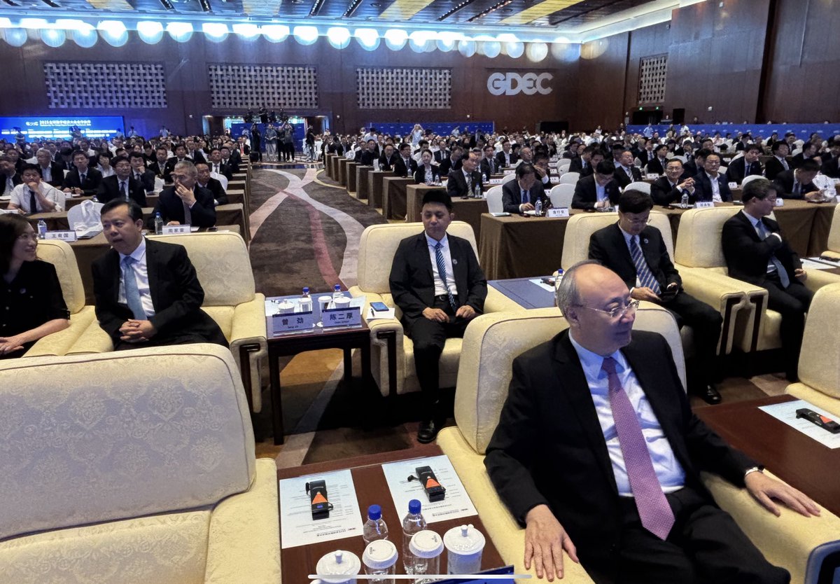 ErikSolheim's tweet image. Digital cities are smarter, greener and more people friendly!
I was pleased to join the opening of the Global Digital Economy Conference 2025 in Beijing 🇨🇳. As President of the Europe - Asia Center it was a privilege to stand alongside over 300 international guests from more…