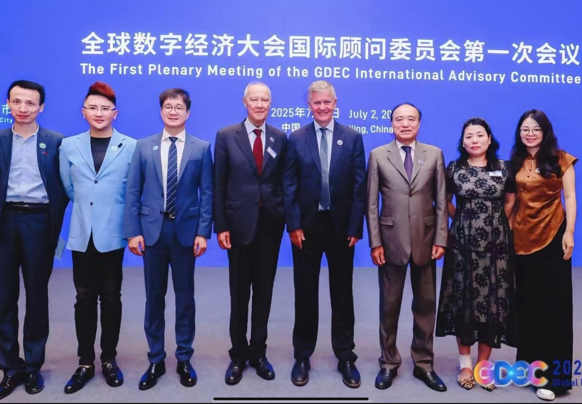 ErikSolheim's tweet image. Digital cities are smarter, greener and more people friendly!
I was pleased to join the opening of the Global Digital Economy Conference 2025 in Beijing 🇨🇳. As President of the Europe - Asia Center it was a privilege to stand alongside over 300 international guests from more…