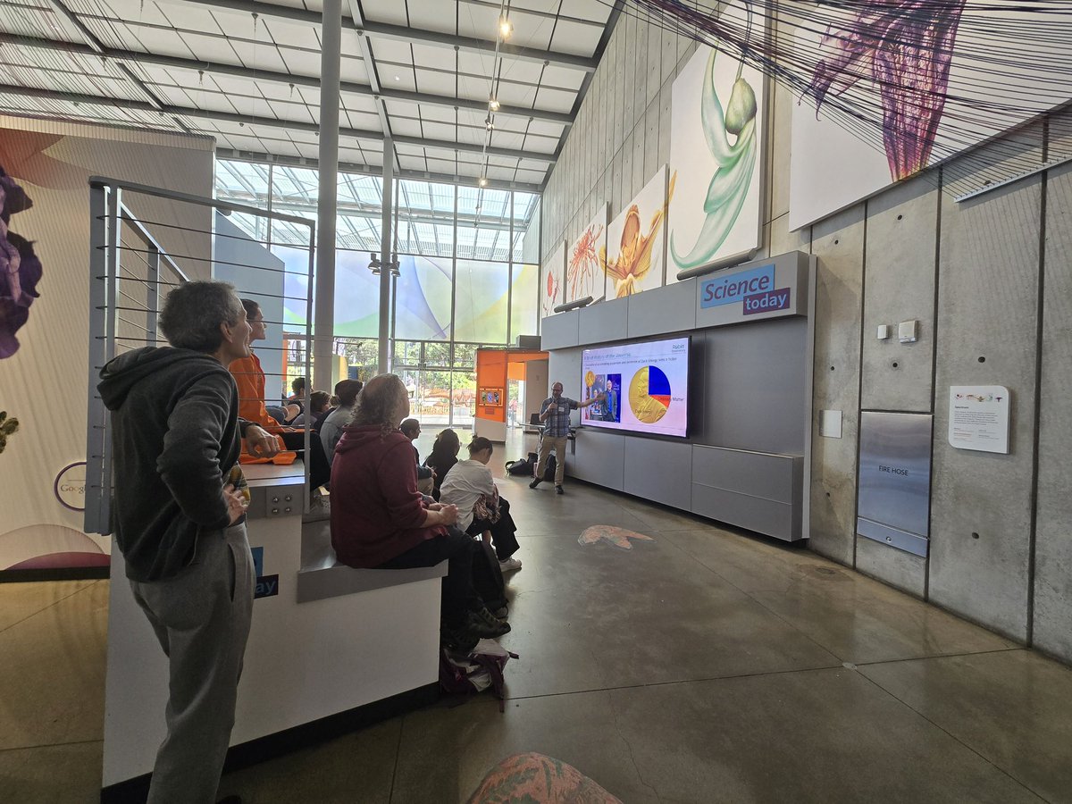 KIPAC1's tweet image. We had a great time talking to members of the public @calacademy this past weekend about how @VRubinObs is going to transform cosmology over the next decade! Sign up for our mailing list to hear about future events: bit.ly/KIPAC_outreach