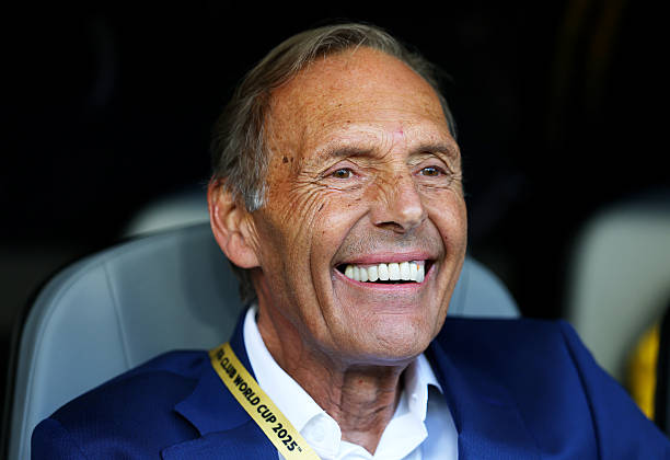 Miguel Ángel Russo espera que el club negocie las salidas de:

Sergio Romero 
Cristian Lema
Marcos Rojo 
Luis Advíncula
Marcelo Saracchi
Frank Fabra
Esteban Rolón
Agustín Martegani 
Exequiel Zeballos
Lucas Janson
Milton Giménez 

Si llega una oferta, se pueden ir. Son